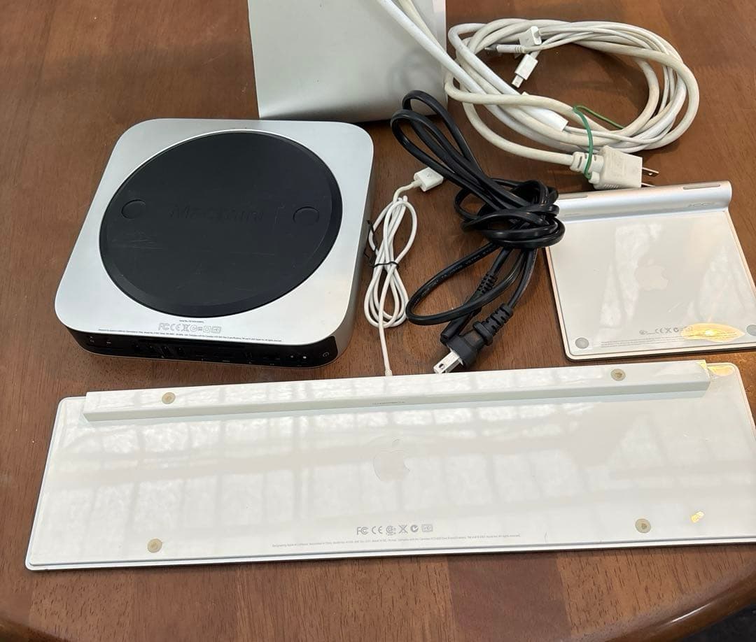 Mac mini 2012、キーボード、トラックパッド、24インチディスプレイ