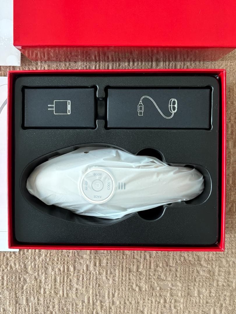 【新品・未使用】IKKOプロデュース MEラボン エクラ 美顔器 正規品