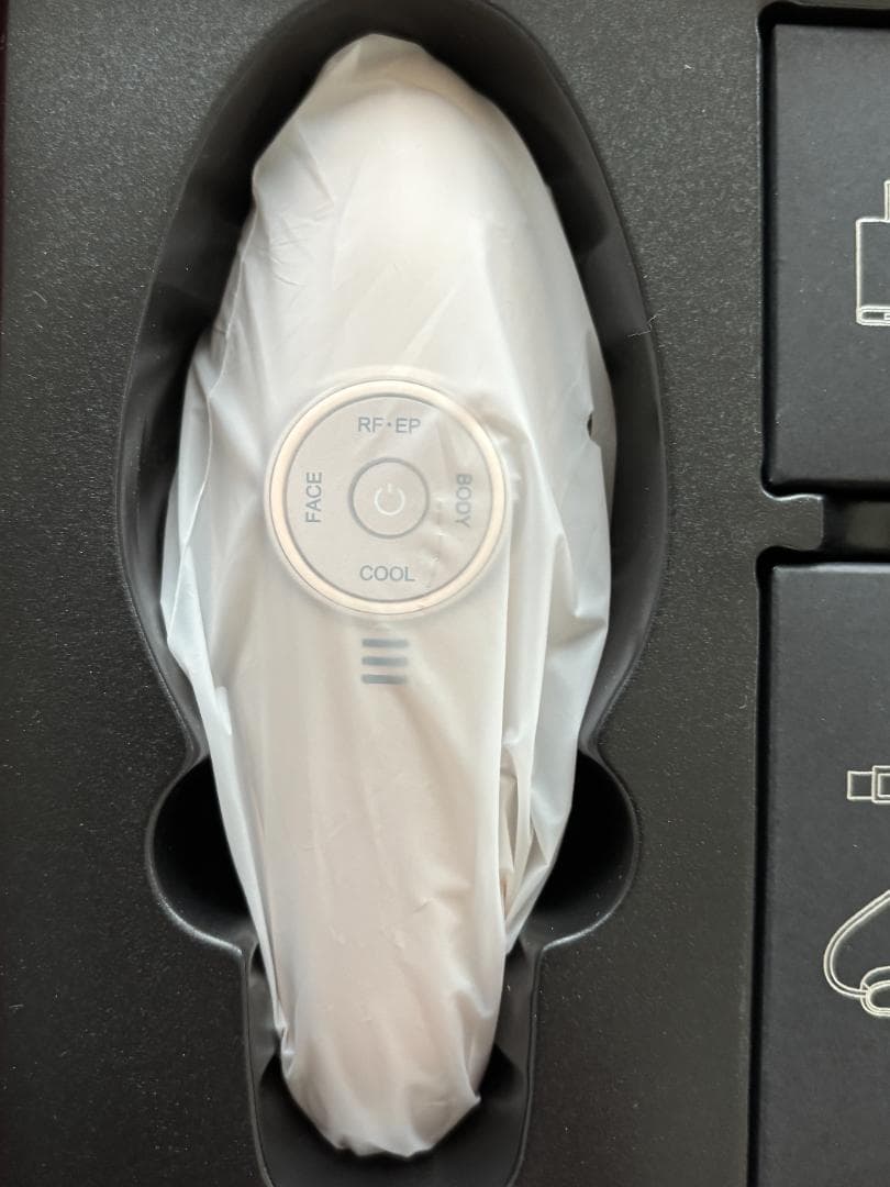 【新品・未使用】IKKOプロデュース MEラボン エクラ 美顔器 正規品