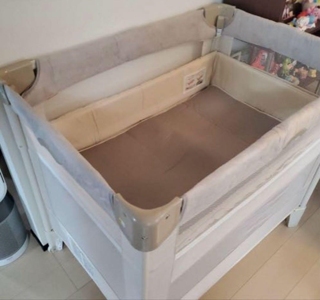 【美品】アップリカ　ココネル　エアープラスABベビーベッド　最上位モデルクリーム