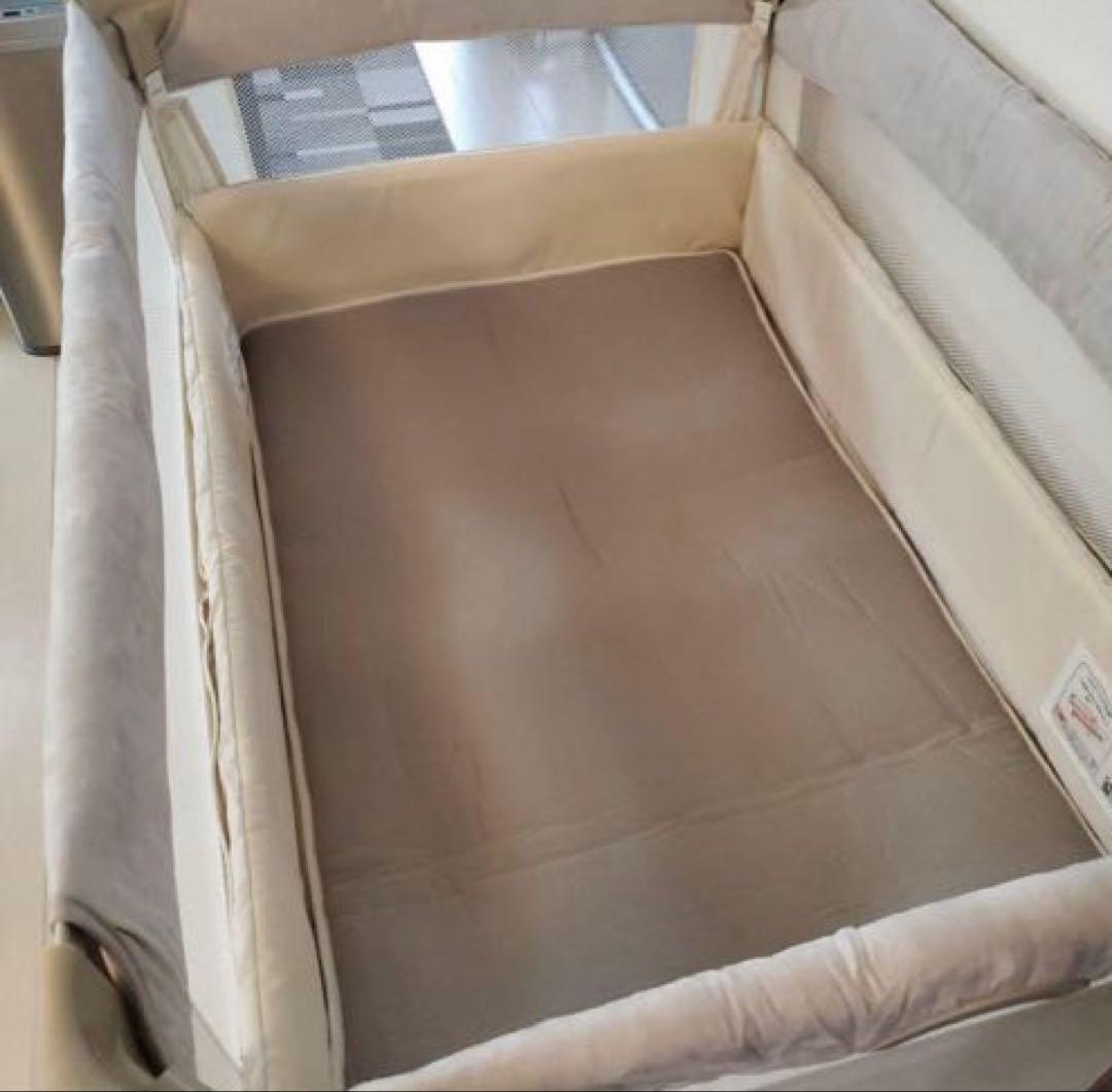 【美品】アップリカ　ココネル　エアープラスABベビーベッド　最上位モデルクリーム