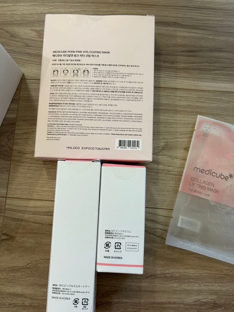 新品 未使用メディキューブ AGE-Rブースタープロ 美顔器　ホワイト