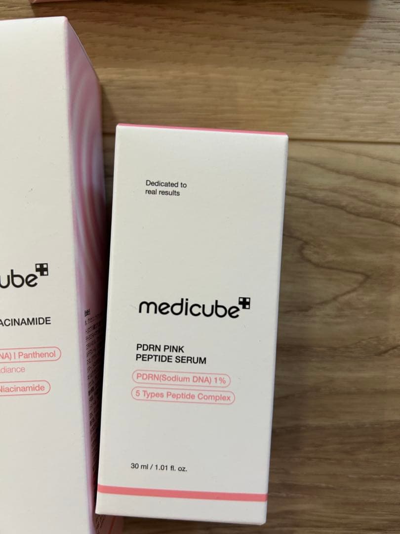 新品 未使用メディキューブ AGE-Rブースタープロ 美顔器　ホワイト