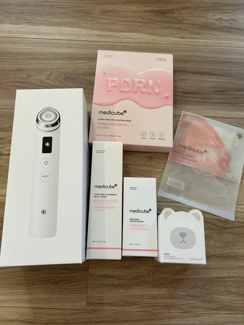 新品 未使用メディキューブ AGE-Rブースタープロ 美顔器　ホワイト