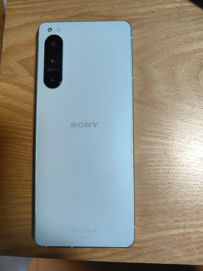 caz【美品】Xperia 5 IV エクリュホワイト SOG09