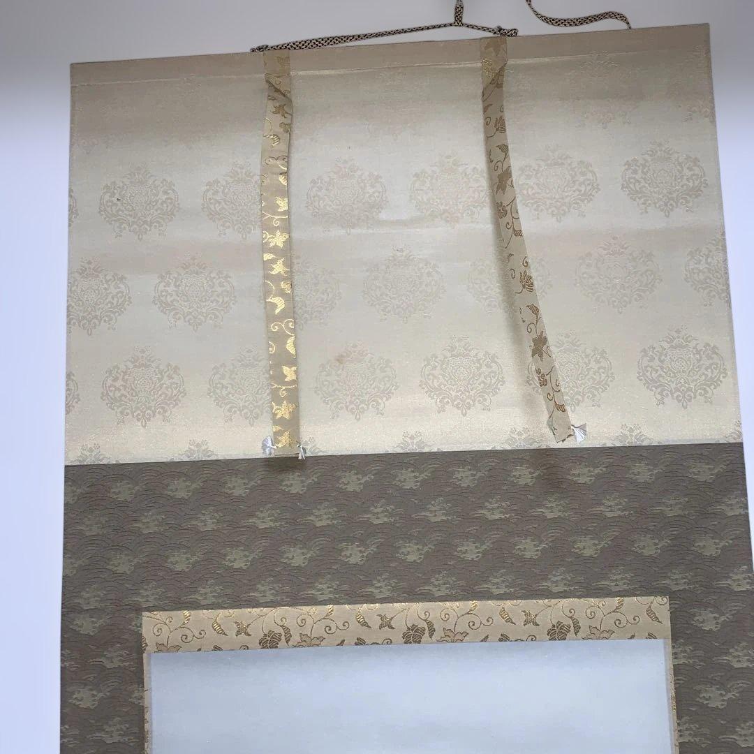 タヌキ？と月の掛軸　縦190cm, 横55cm