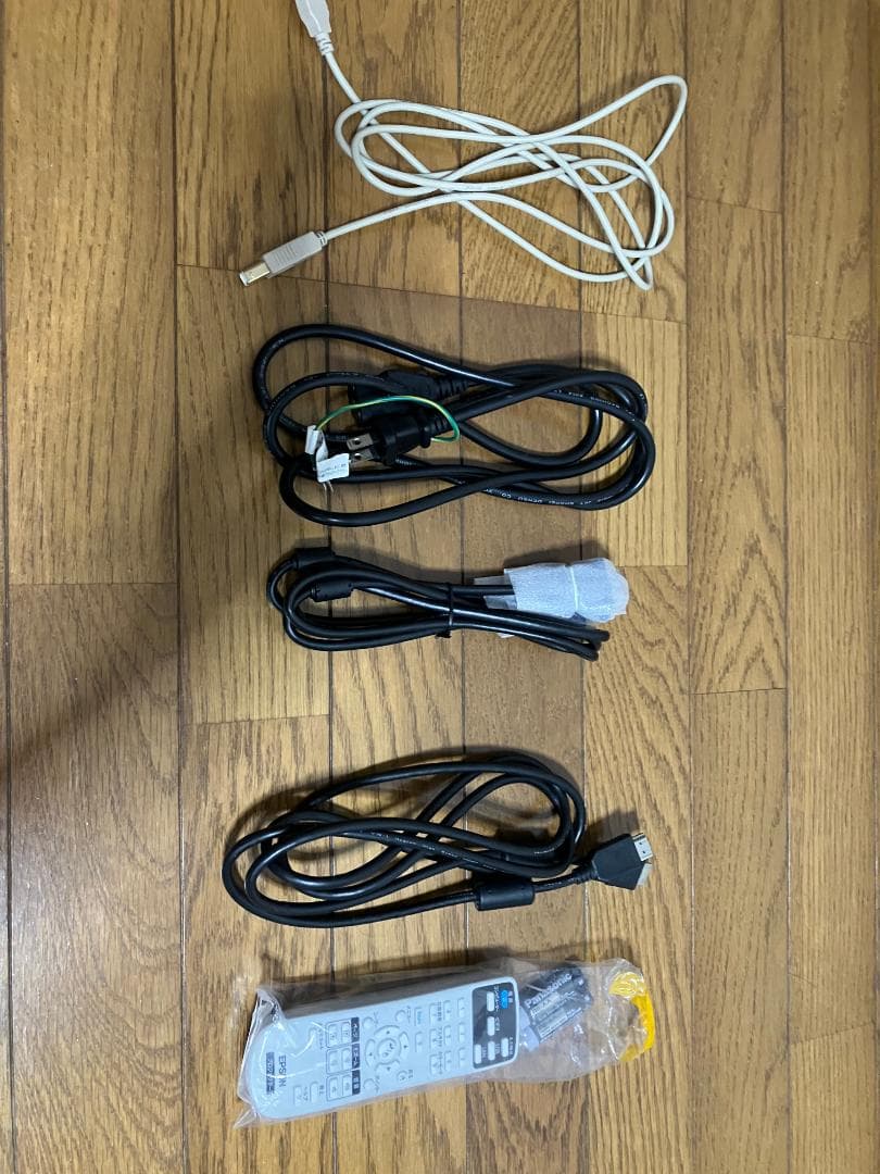 Epson EB-S03 プロジェクター 本体