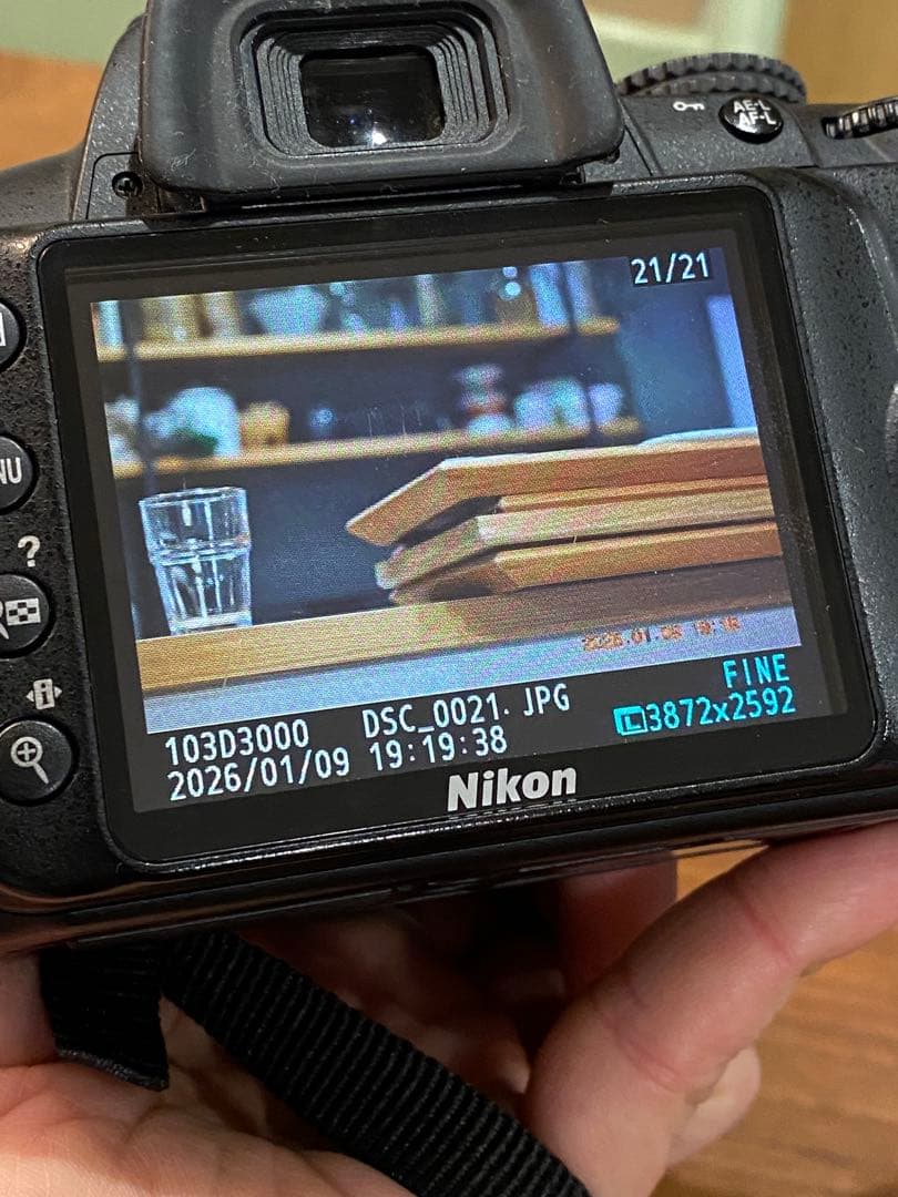 Nikon CCDD3000 デジタル一眼　ニッコール28-70 レンズ付動作品