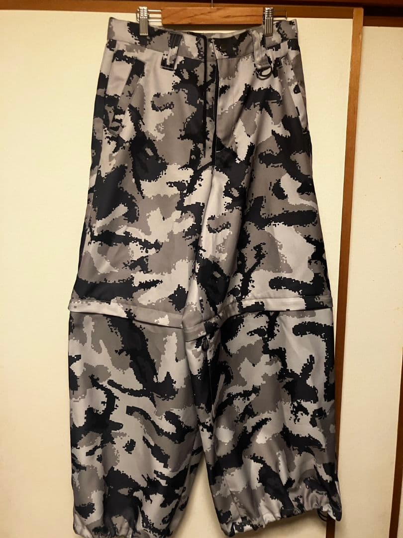 る*は様 a2o　デジカルカモバギージップパンツ