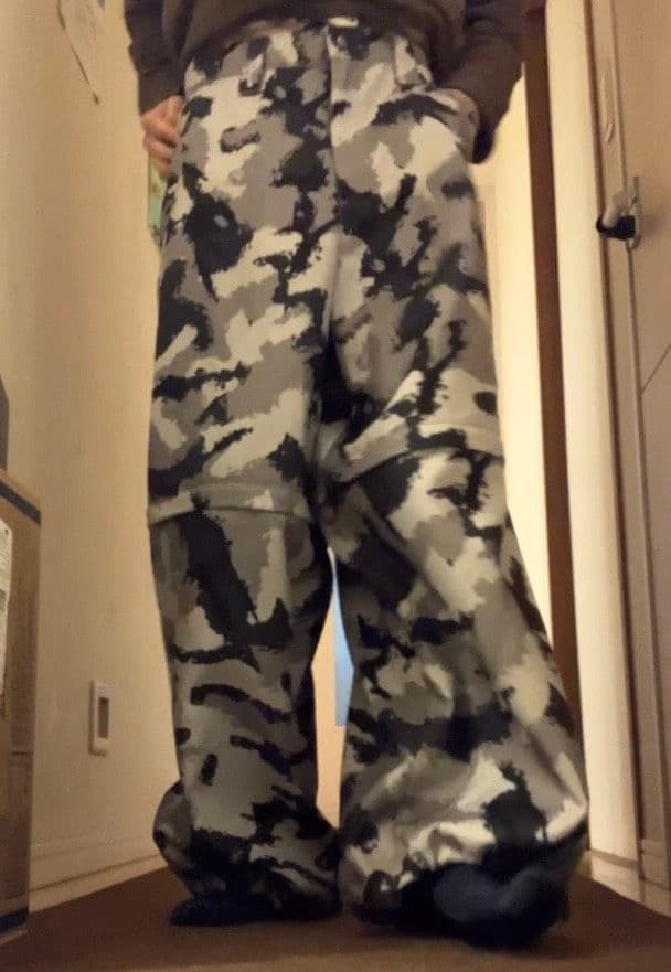 る*は様 a2o　デジカルカモバギージップパンツ