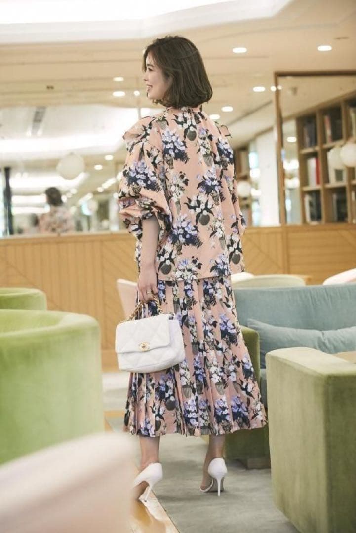 極美品 セブンテン ケイタマルヤマ 夜の花プリント ブラウス サーモンピンク