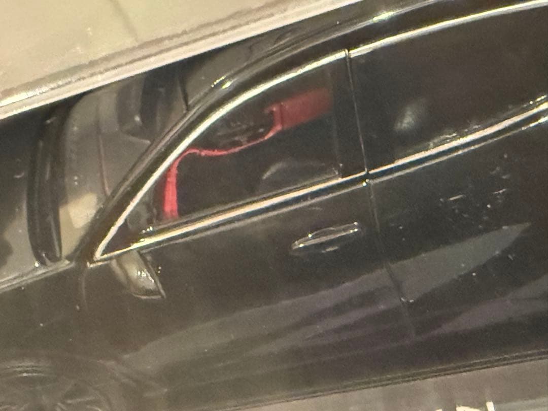 クラウンスポーツ　PHEV 版　ブラック　内装レッド　カラーサンプル　非売品