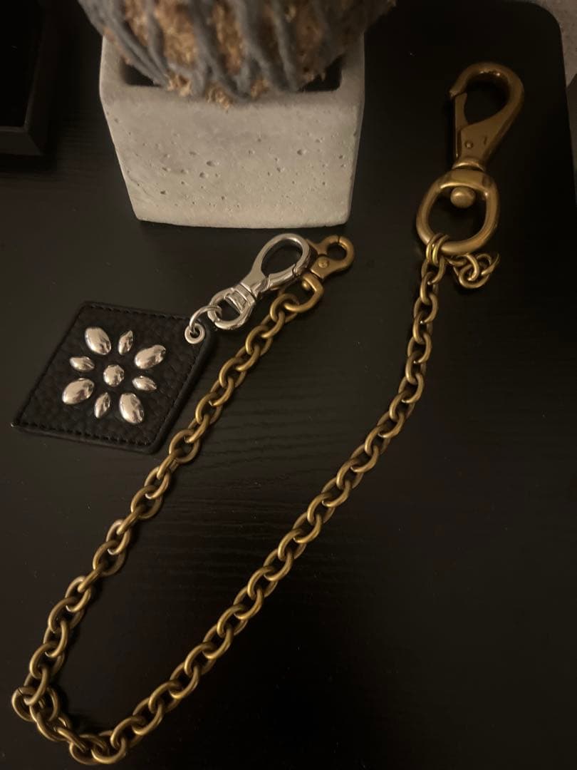 ゴールドチェーンとSchottレザーキーホルダー