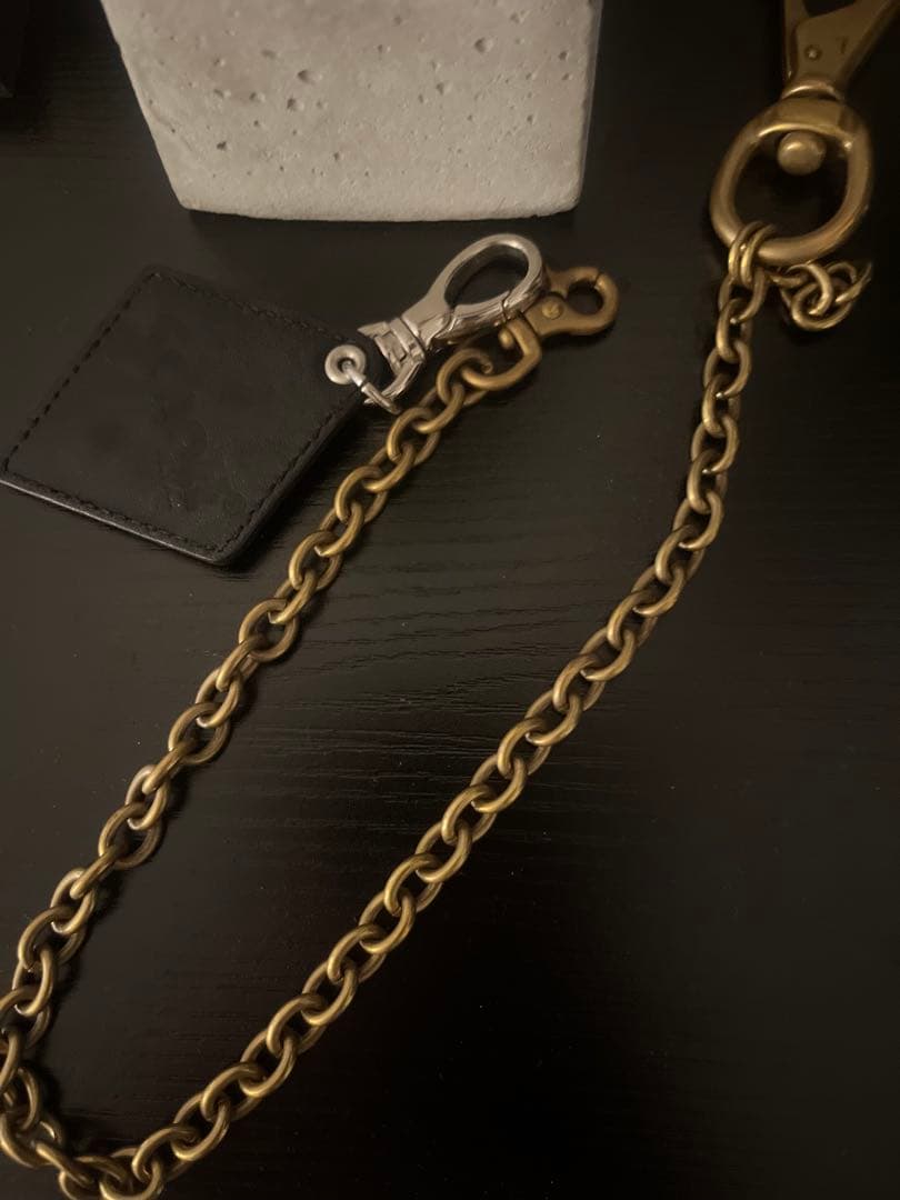 ゴールドチェーンとSchottレザーキーホルダー
