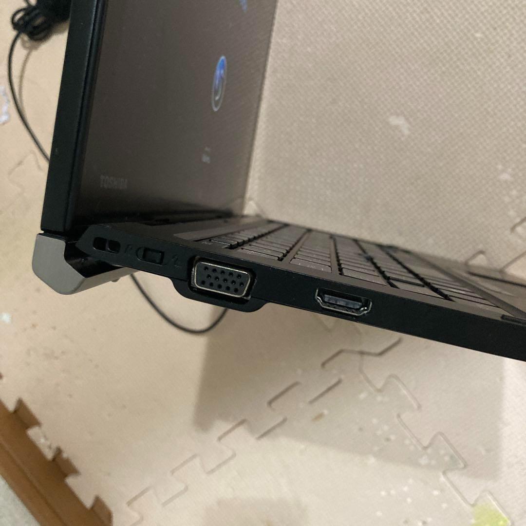 TOSHIBA dynabook R82/B Core m3 メモリ4GB