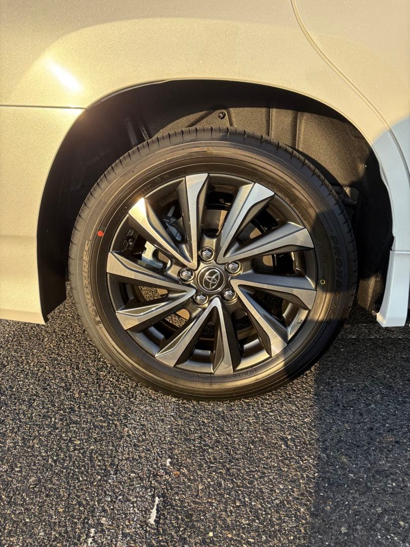 ヴォクシー 17インチ ホイールタイヤセット