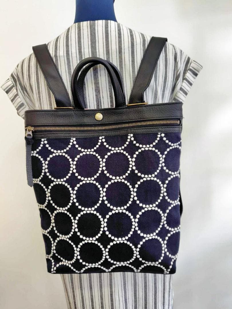 ミナペルホネン/2025tambourineタンバリンネイビー×白/牛革A4トー