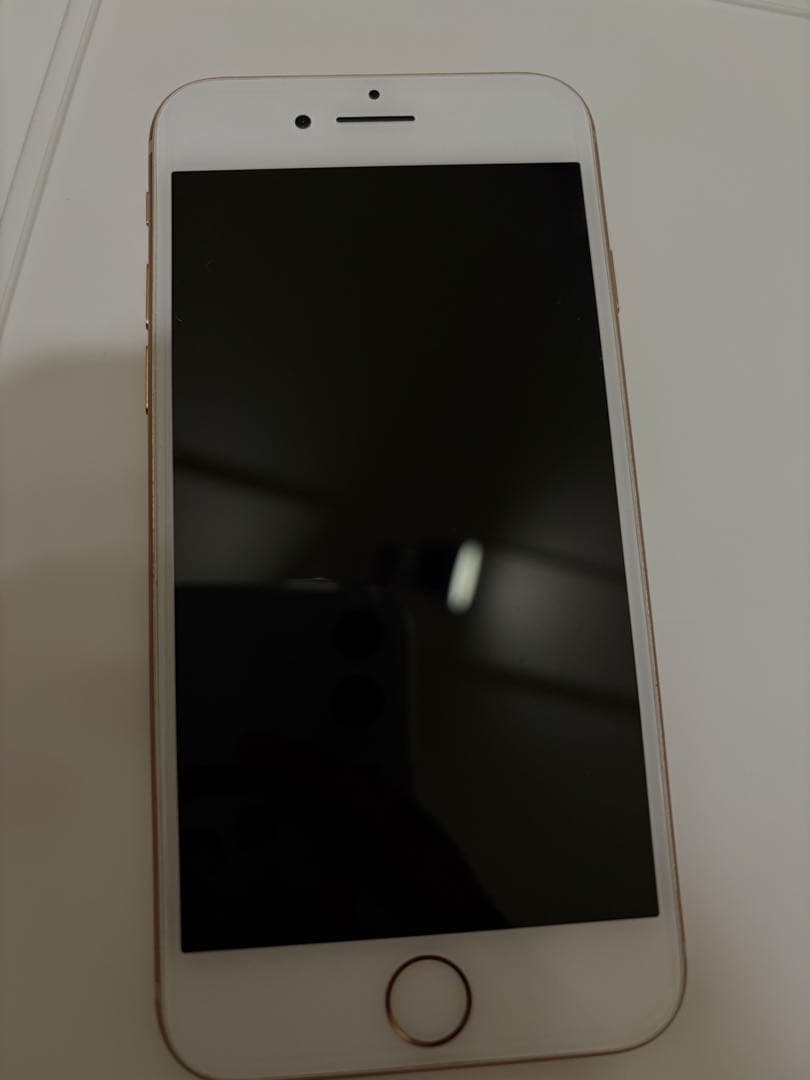 （スマホケース付き）iPhone8 ゴールド 本体 64GB SIMフリー