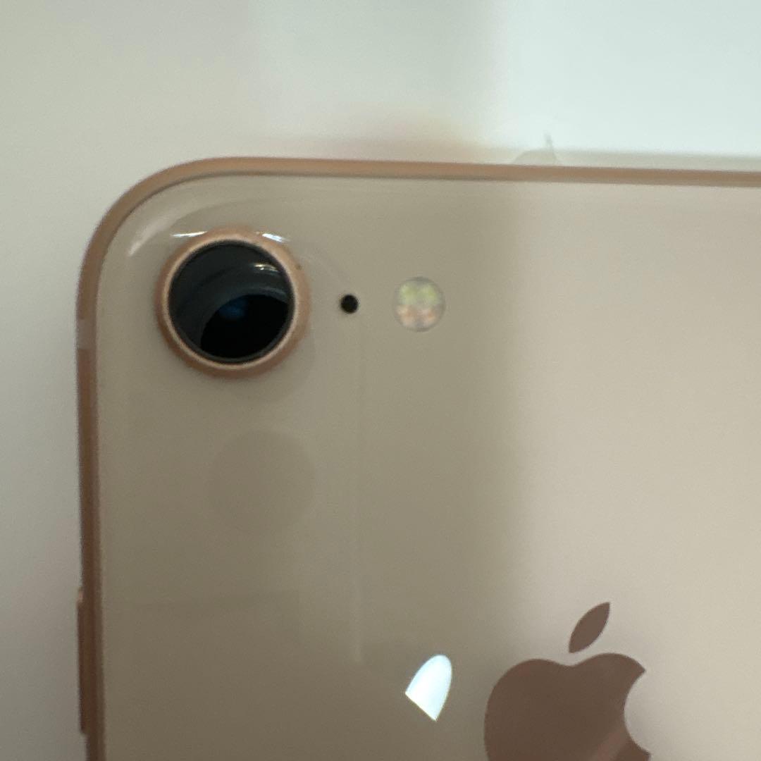 （スマホケース付き）iPhone8 ゴールド 本体 64GB SIMフリー