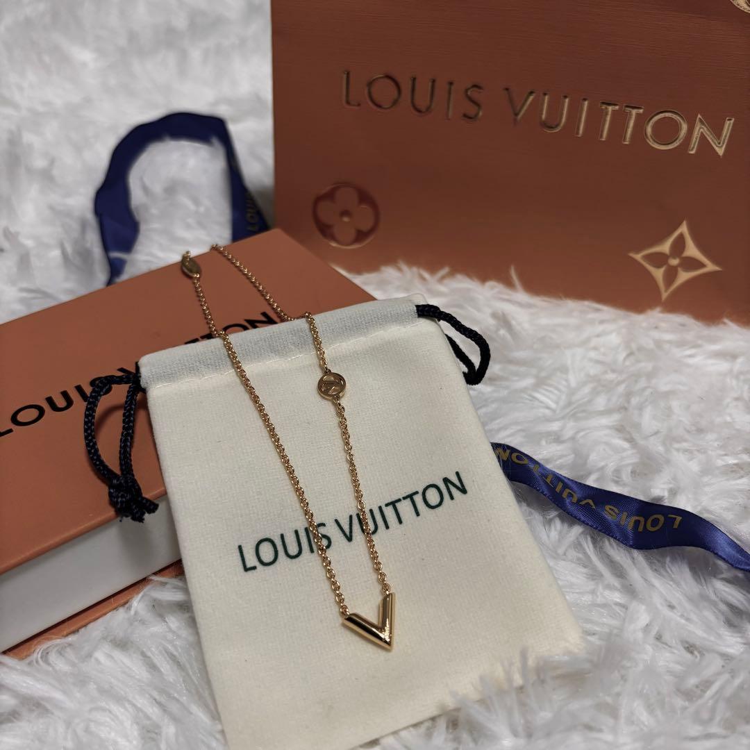 LOUIS VUITTON ゴールド V字 ネックレス