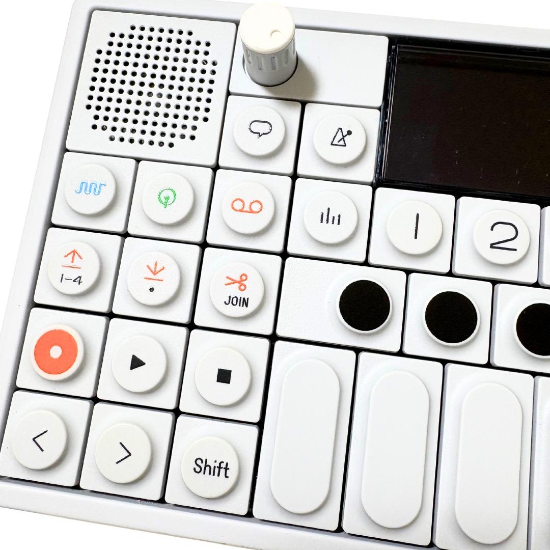 Teenage Engineering OP-1 シンセサイザー