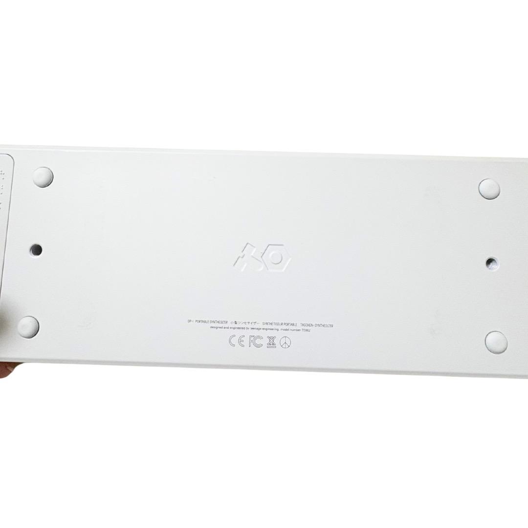 Teenage Engineering OP-1 シンセサイザー