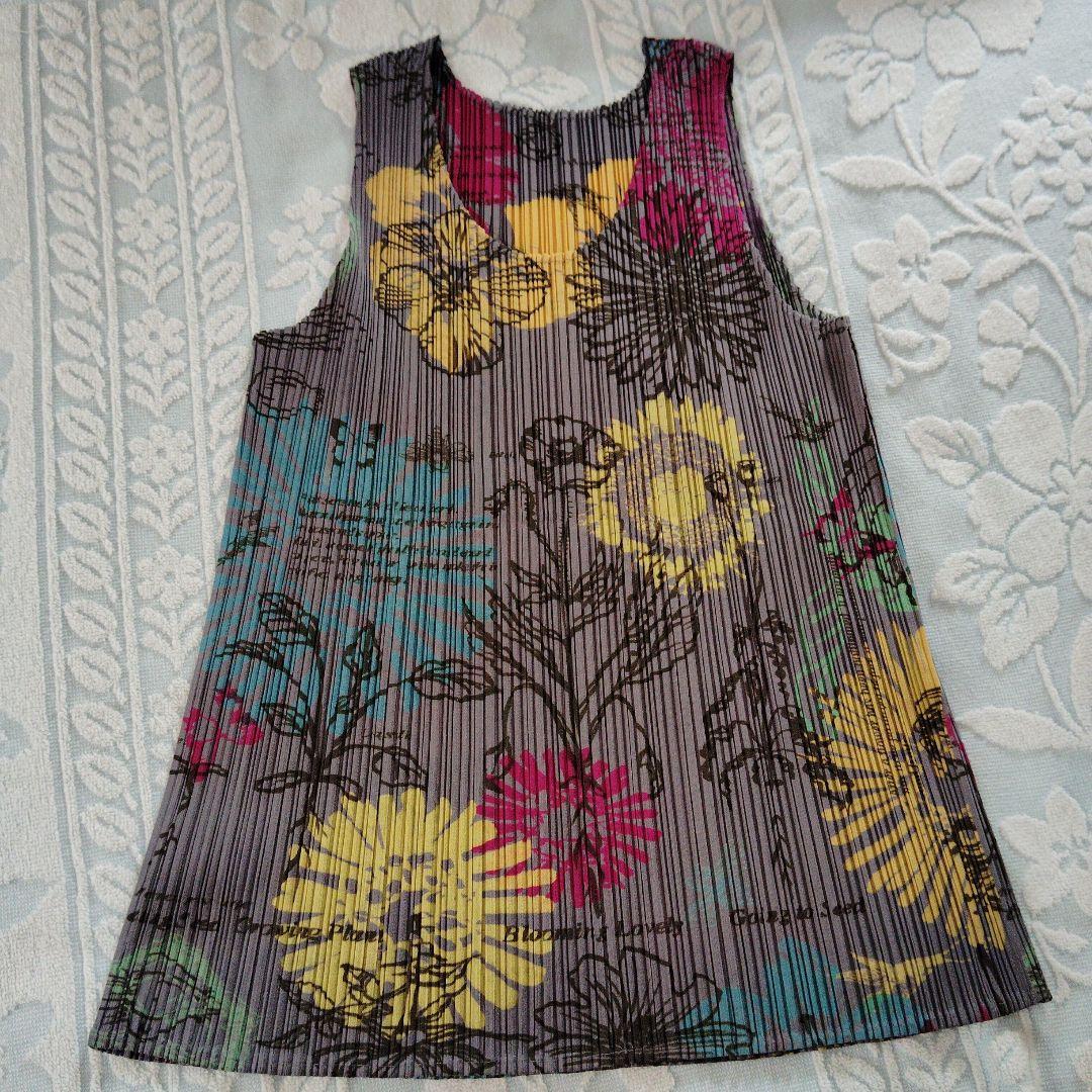 新品同様プリーツプリーズノースリーブ