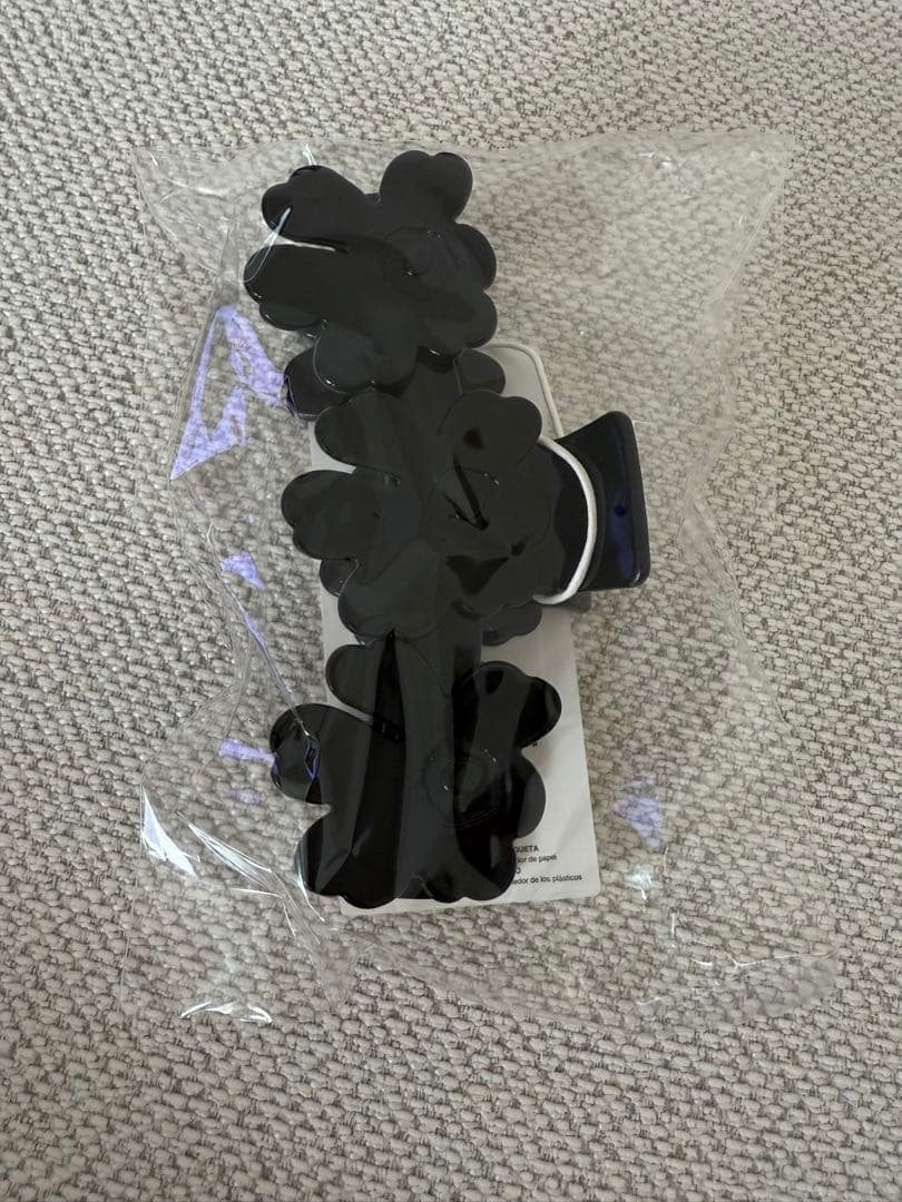 マリメッコ　フラワーヘアクリップ 黒