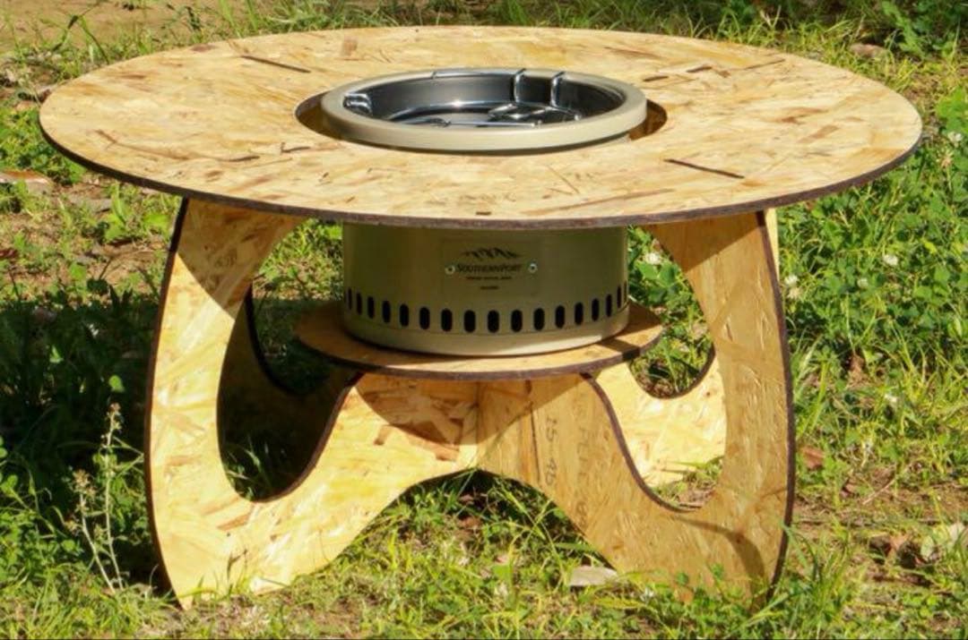 七輪が入れられるドーナツテーブル　ゼロデイ　ヘキサテーブル