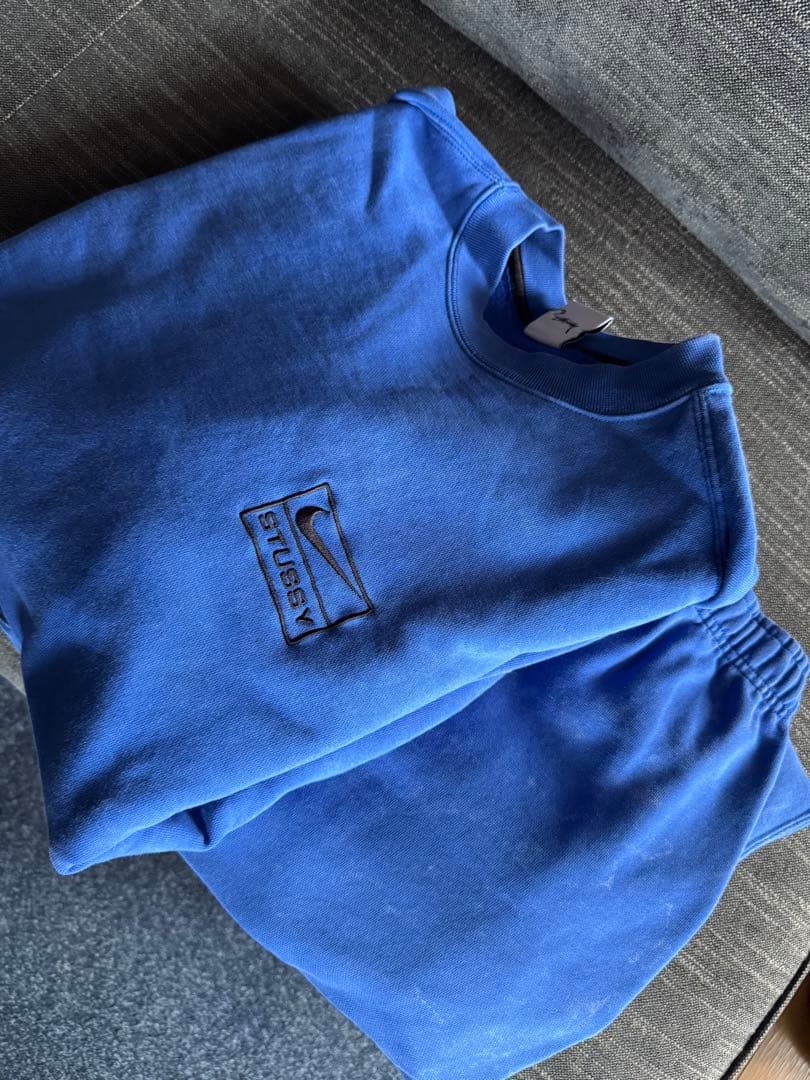 ナイキ×ステューシー　ワンポイント刺繍ロゴ入りLサイズ　スウェットセットアップ