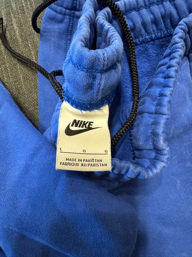 ナイキ×ステューシー　ワンポイント刺繍ロゴ入りLサイズ　スウェットセットアップ