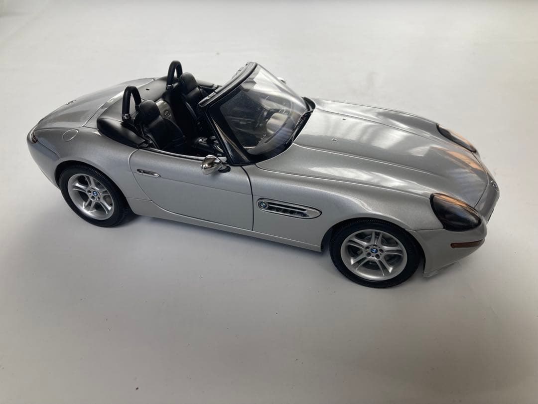 AUTOart 映画「ワールド・イズ・ノット・イナフ」ボンドカー  Z8