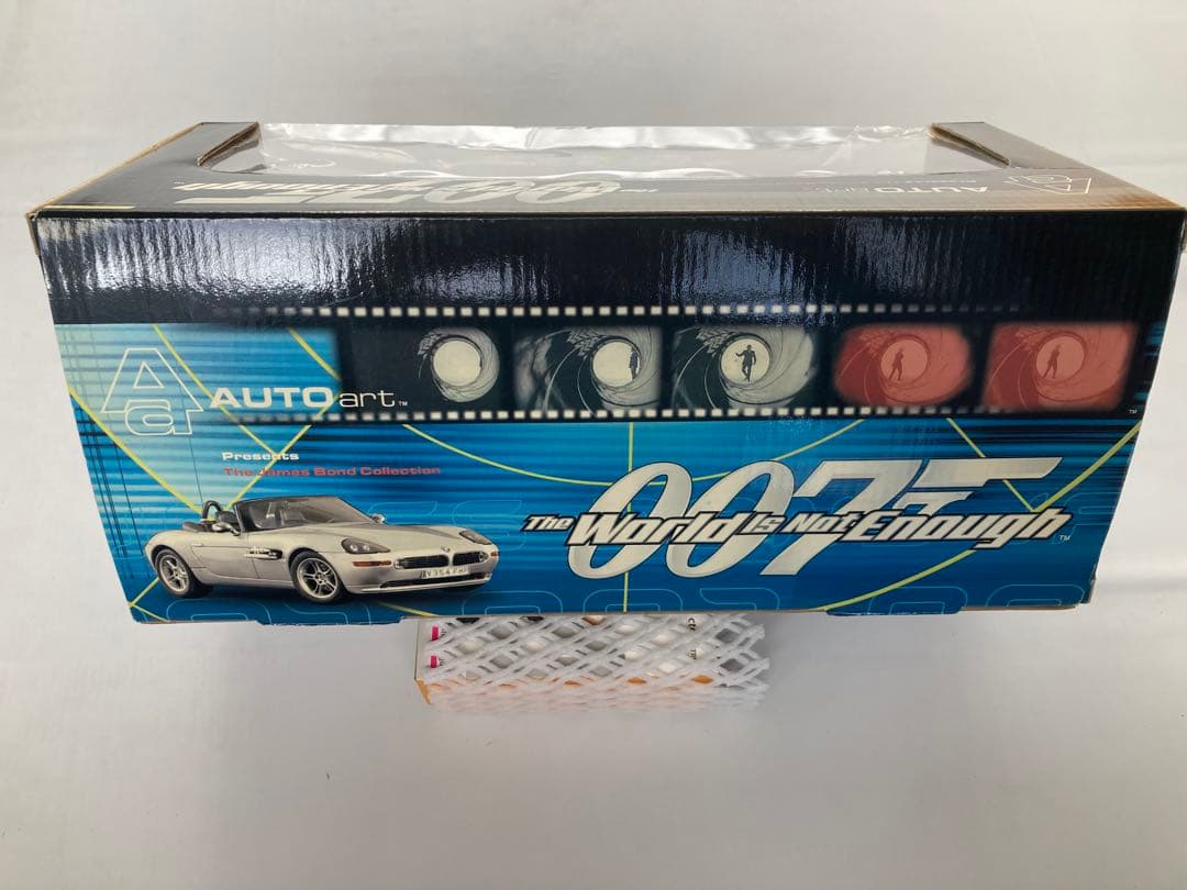 AUTOart 映画「ワールド・イズ・ノット・イナフ」ボンドカー  Z8