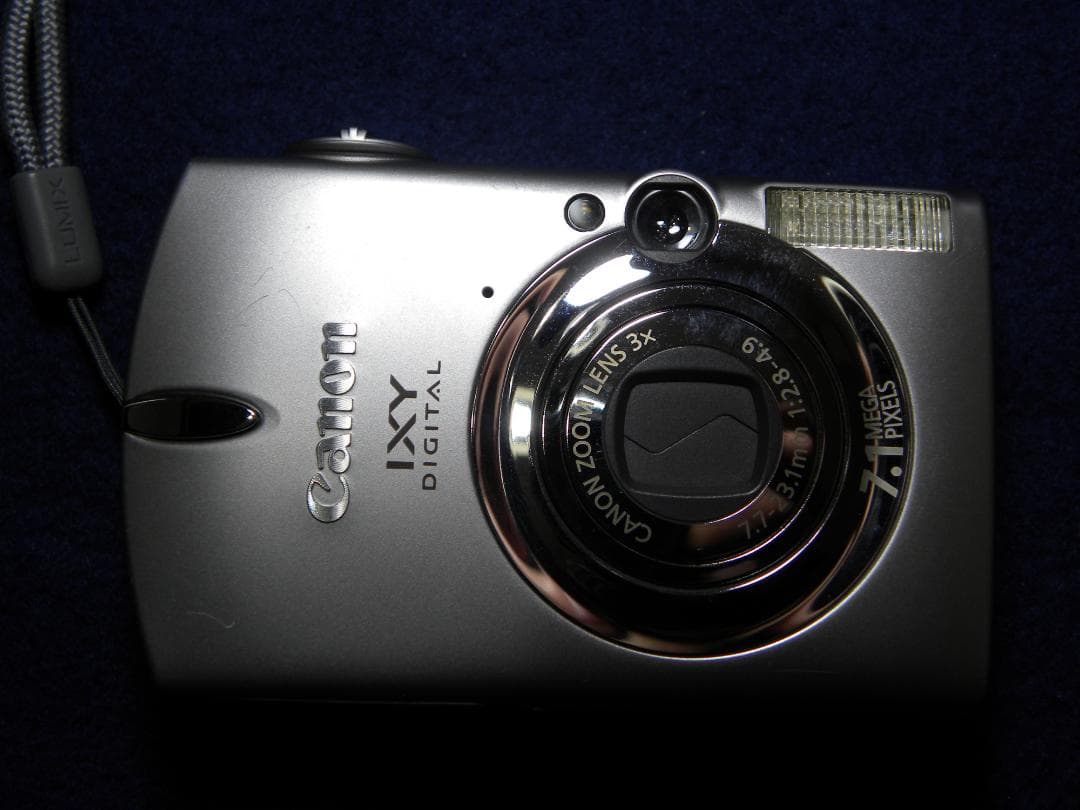 デジタルカメラ（IXY）