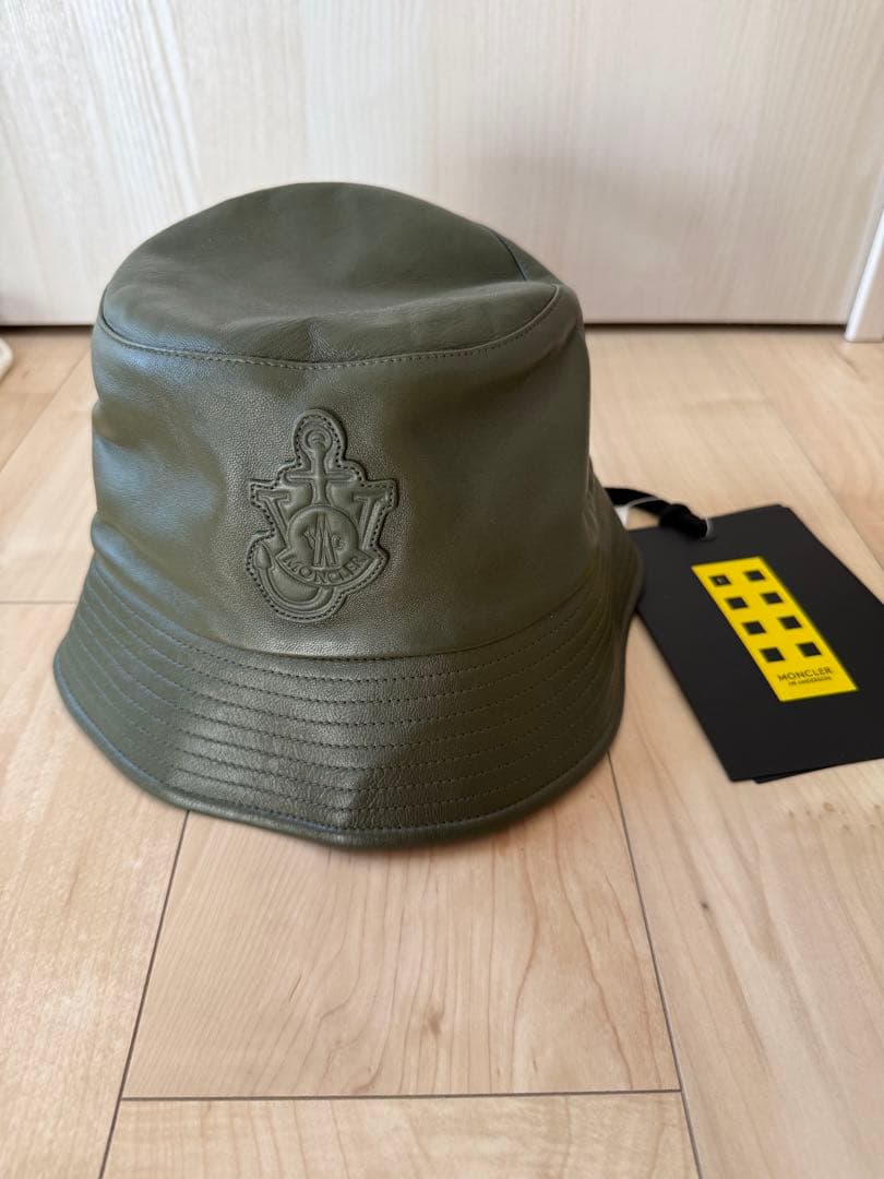 俺オレオ 【新品未使用】　moncler レザーバケットハット