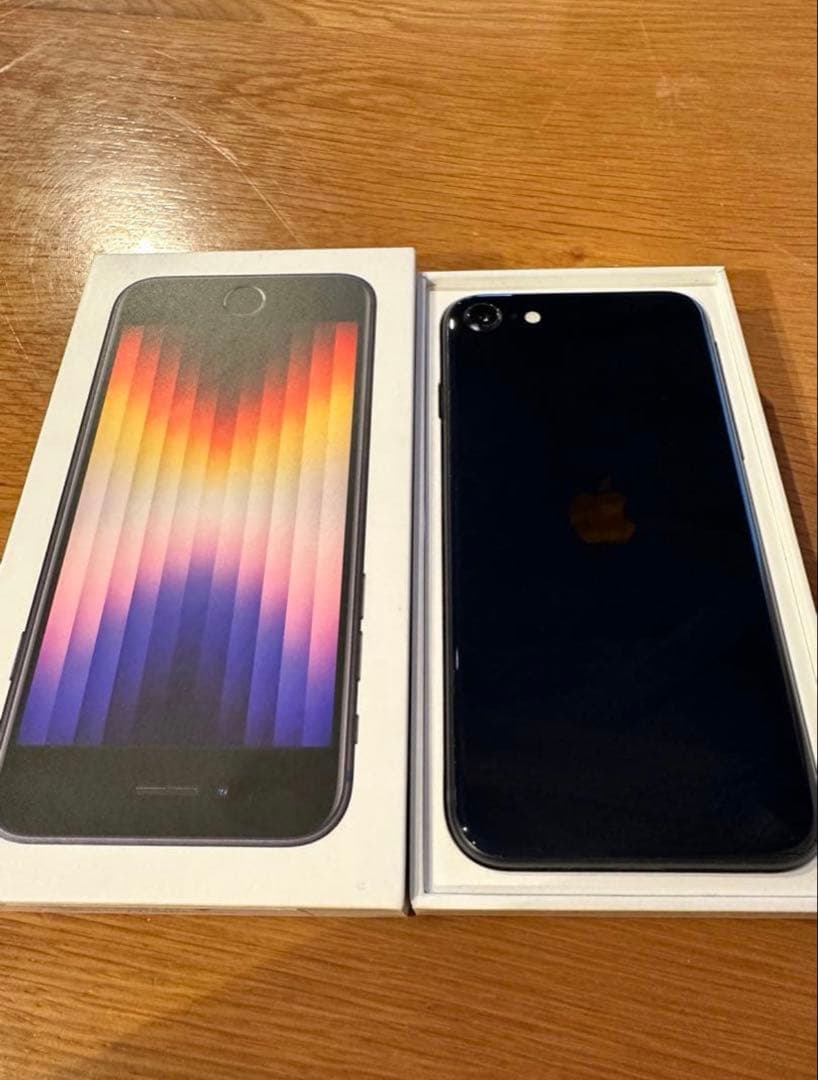 iPhone SE (第3世代) ブラック 本体