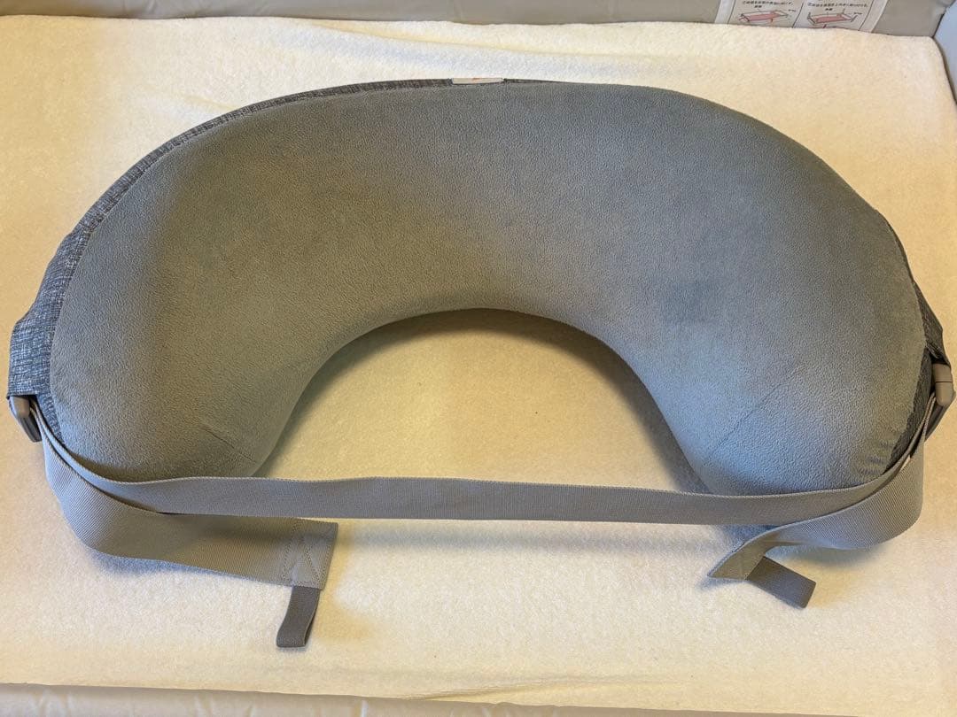 ergobaby 授乳クッション グレー