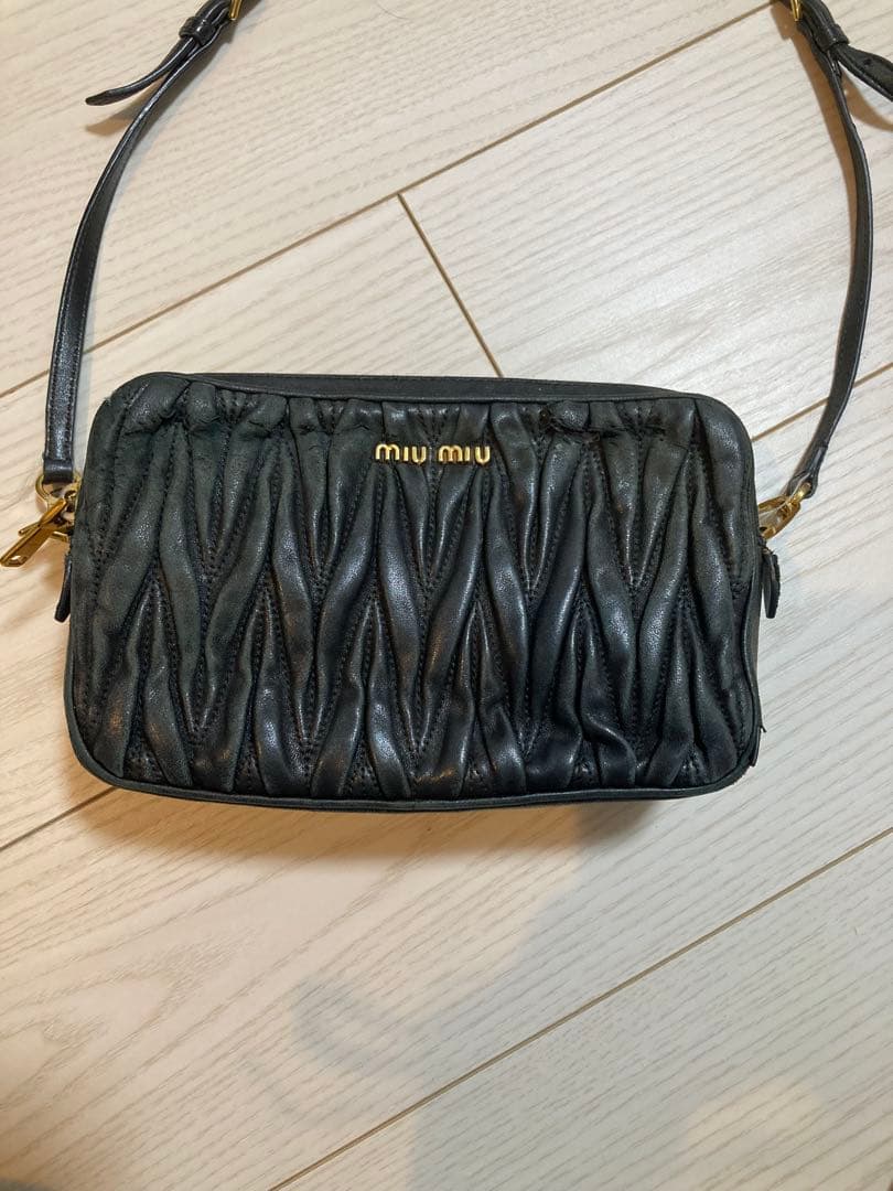 miu miu ミュウミュウ マテラッセ ショルダー バッグ 黒