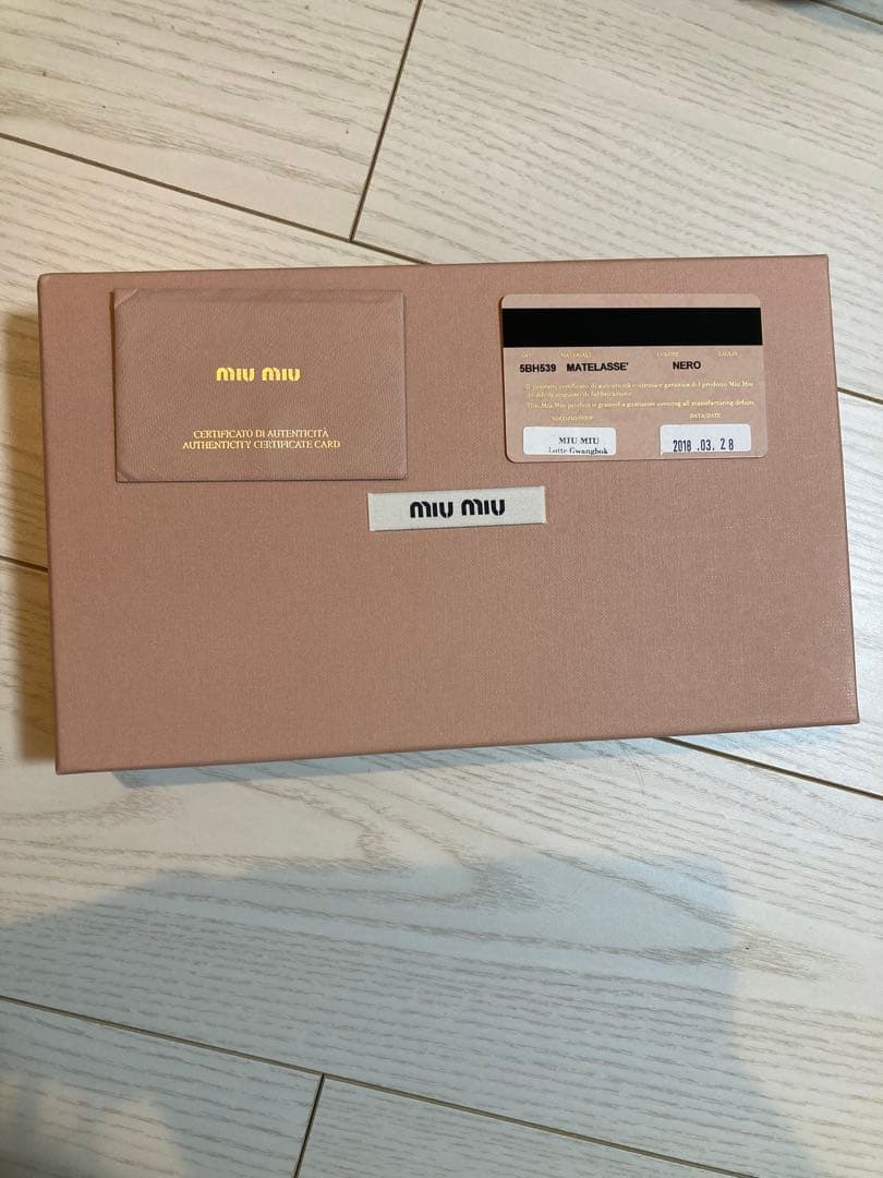 miu miu ミュウミュウ マテラッセ ショルダー バッグ 黒