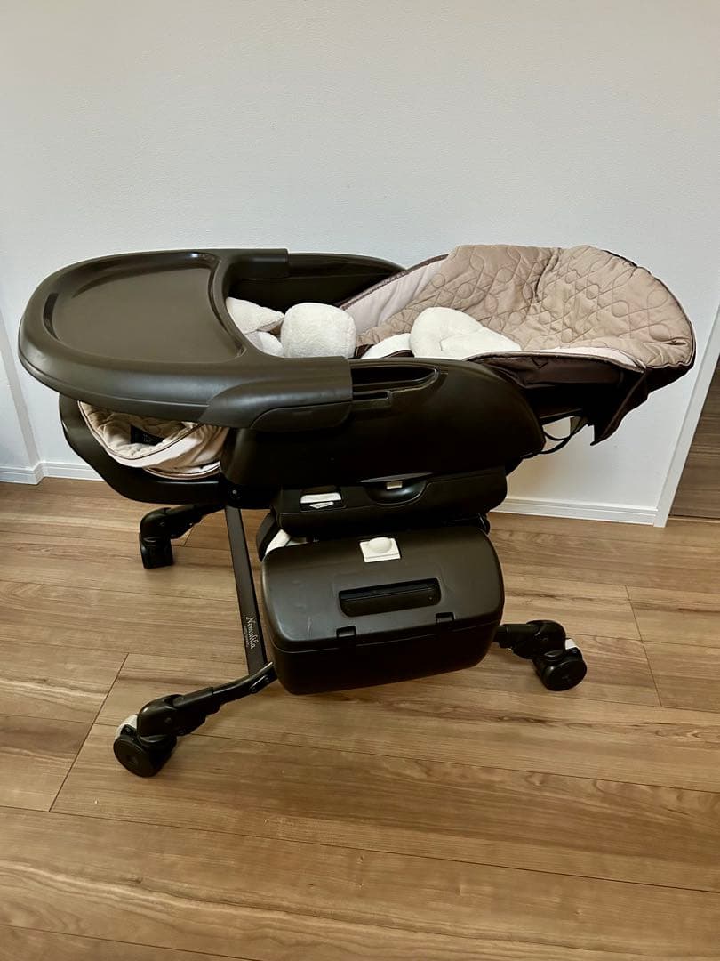 Combi ネムリラ オートスイング　エッグショック　電動（カバー付）