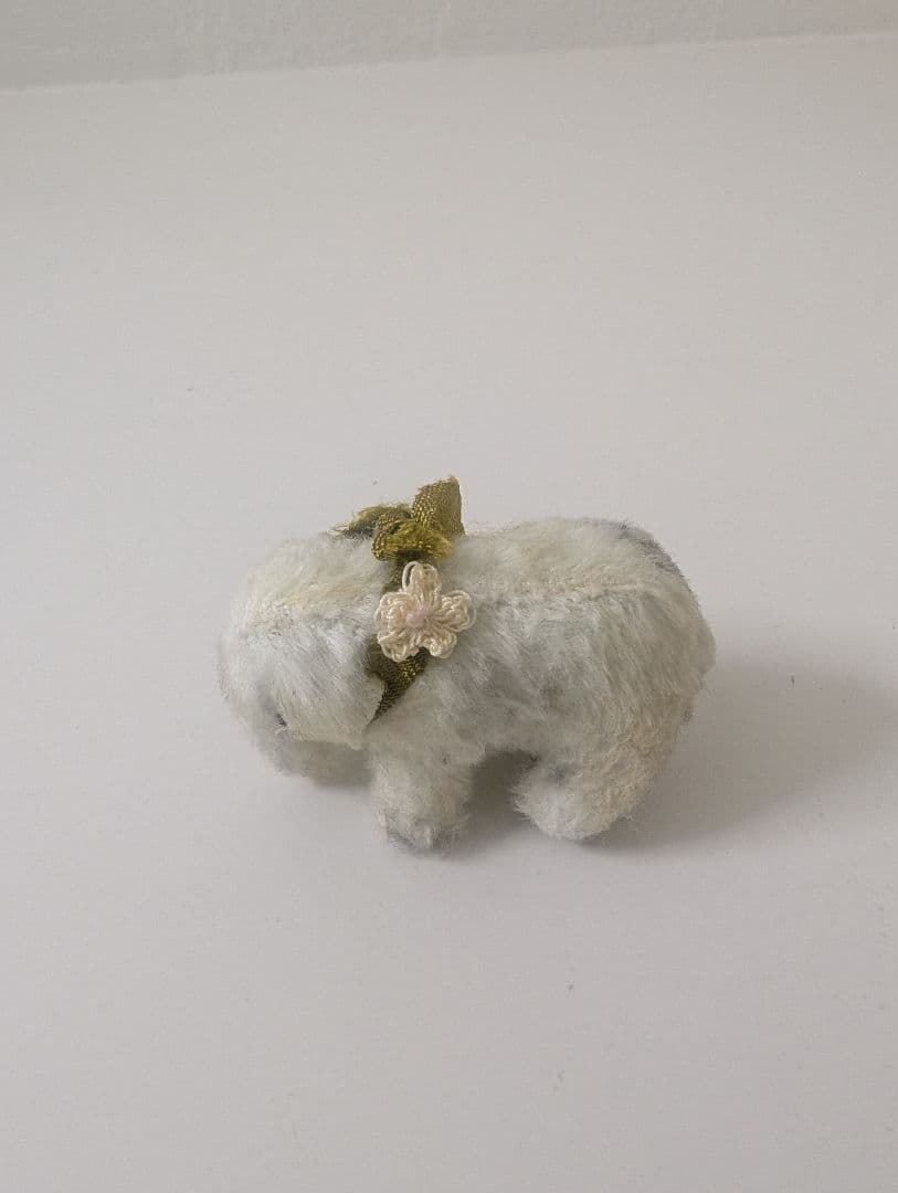 ミニチュア　小さな象のぬいぐるみ