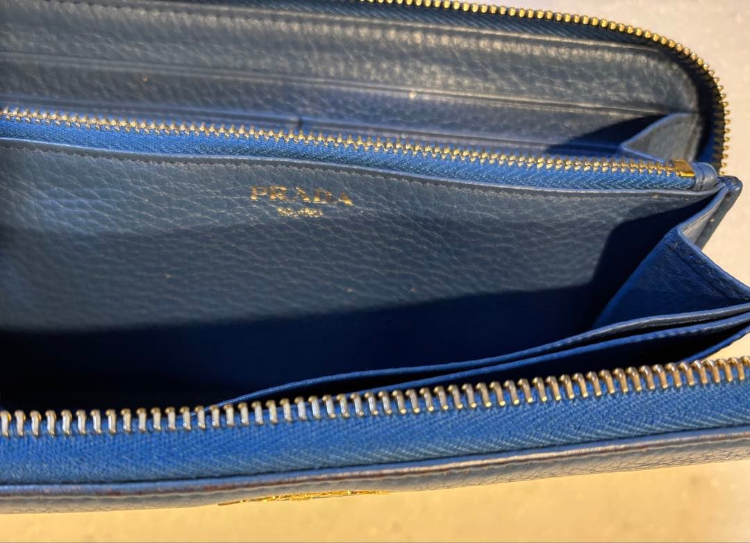 プラダ　長財布　コバルト ブルー VITELLO GRAIN 箱付き