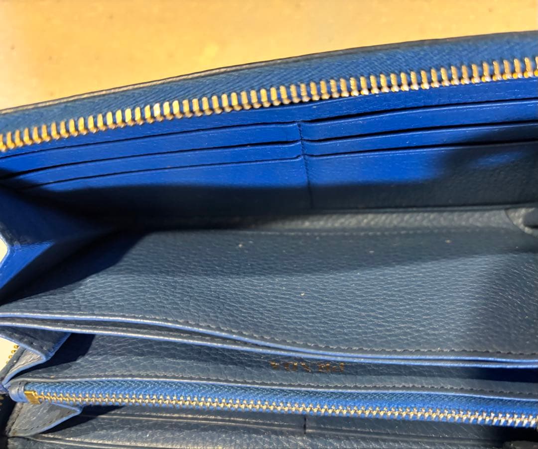 プラダ　長財布　コバルト ブルー VITELLO GRAIN 箱付き