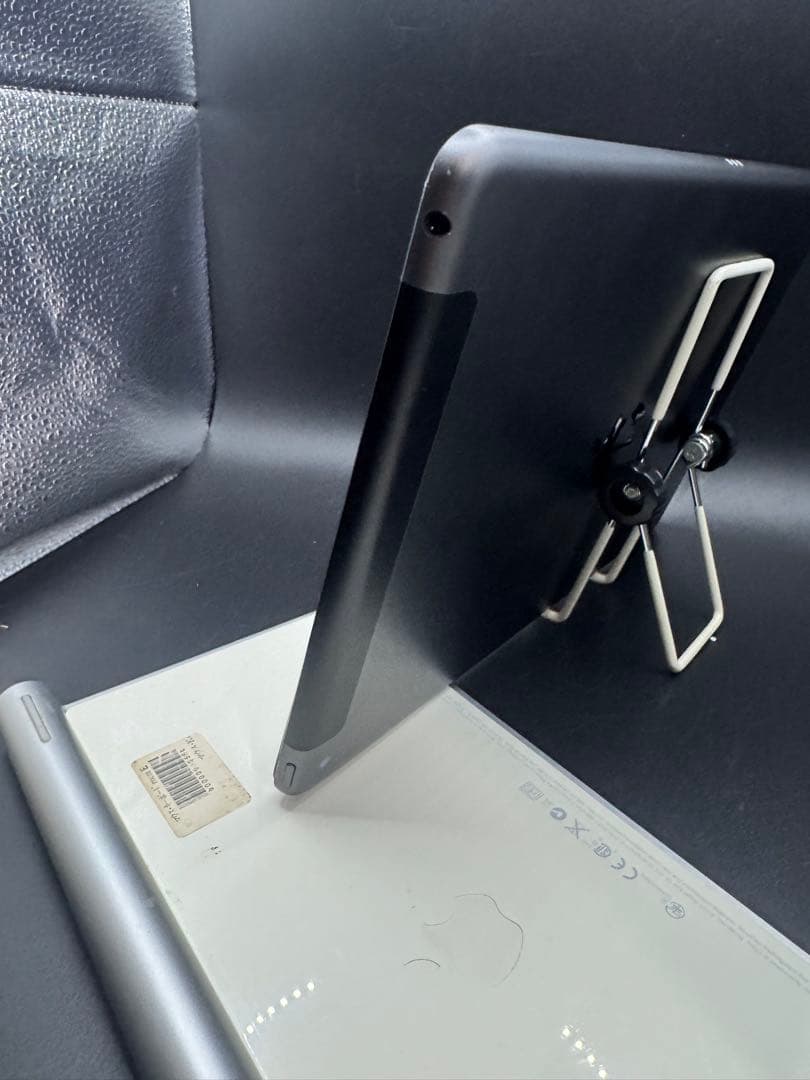 92%SIMフリーお絵かきipadOS26アップル純正マジックキーボードペンシル