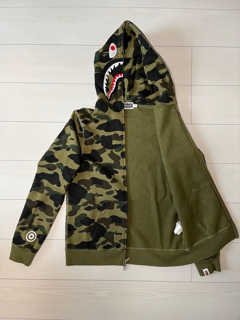 A Bathing Ape (BAPE) シャークカモ柄 フルジップ パーカー