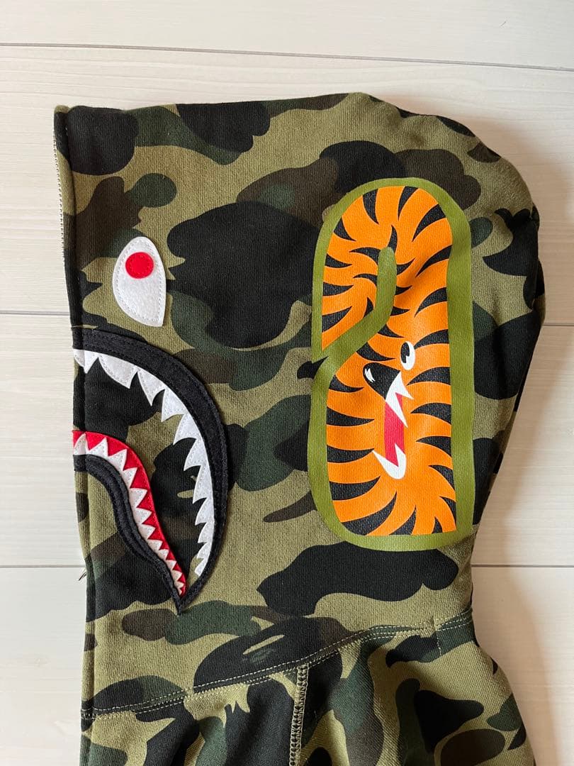 A Bathing Ape (BAPE) シャークカモ柄 フルジップ パーカー
