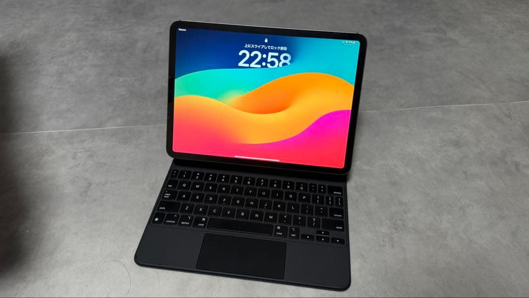 【美品】iPad Pro 11 第2世代 Cellular＋純正MagicKB