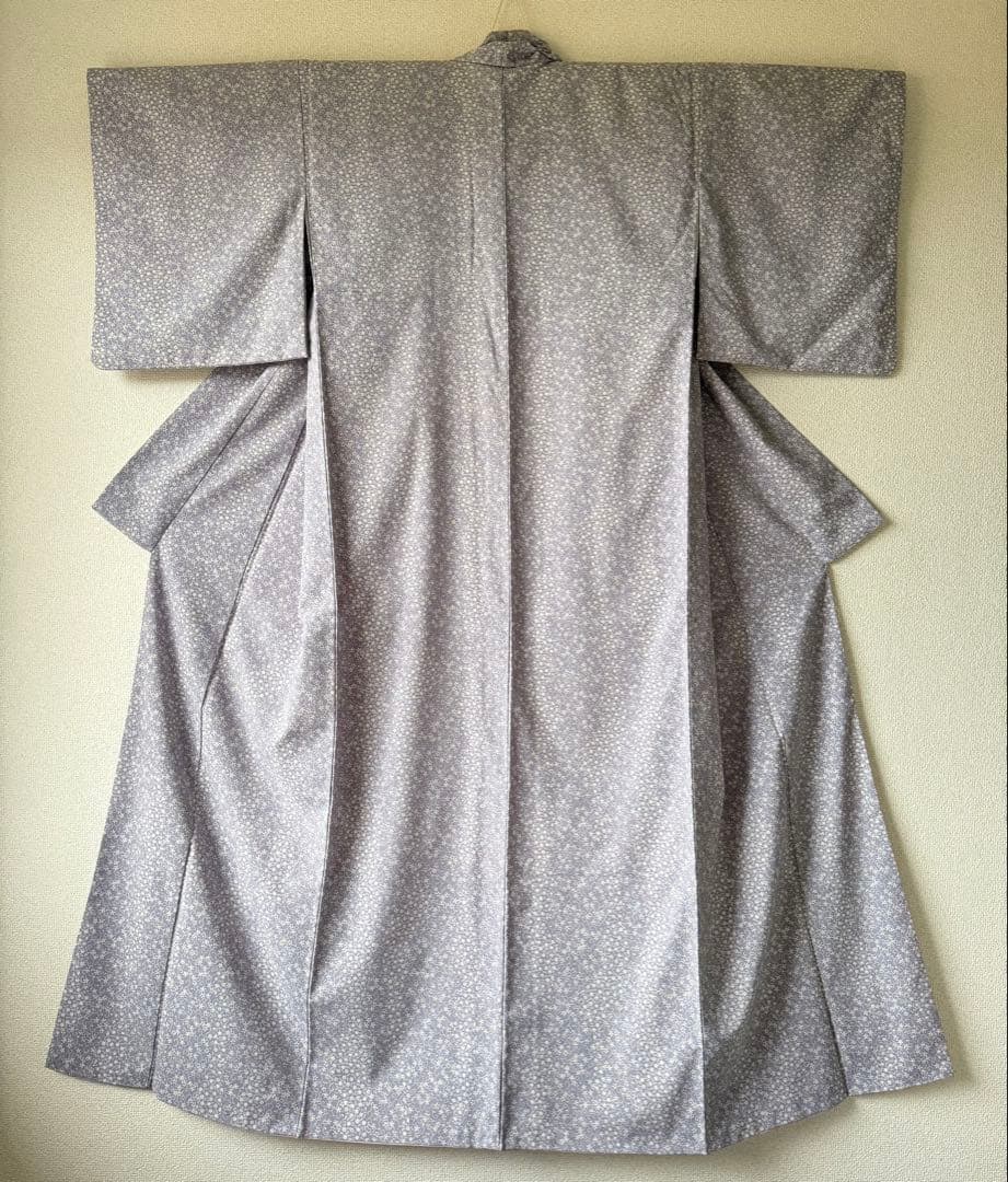 桃*郎様 美品！ 東レシルック 洗える着物 化繊 薄紫 小花 唐草柄 身丈163