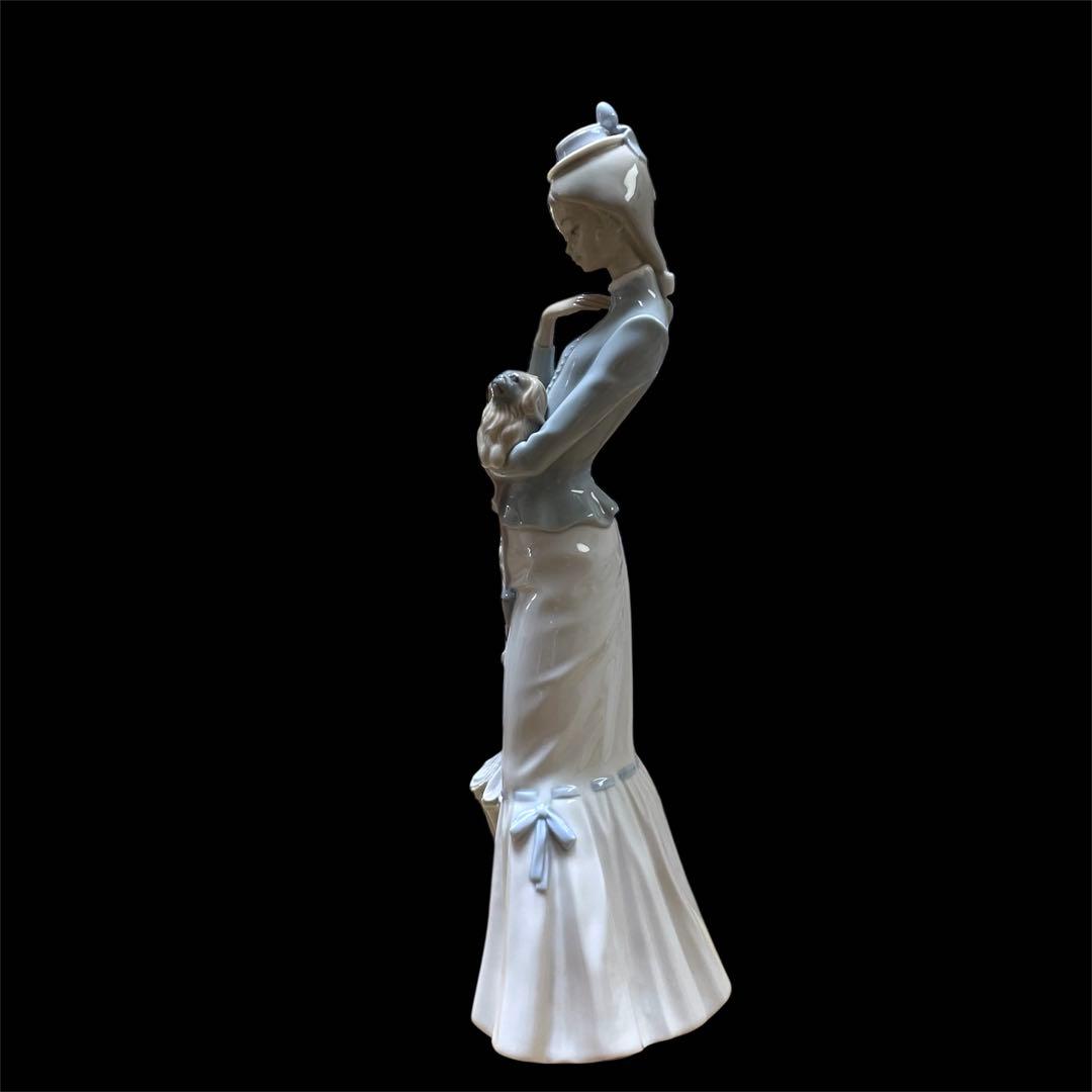 LLADRO 仔犬を抱く貴婦人 リヤドロ　4893