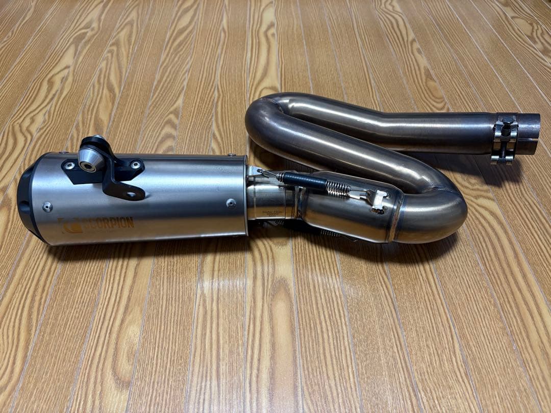 スコーピオン　レッドパワー スリップオンマフラー